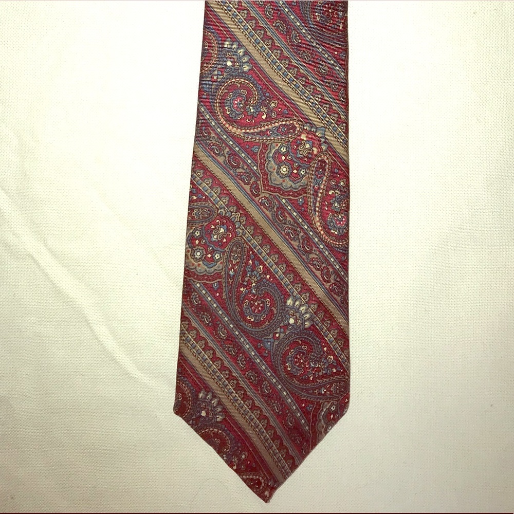 Christian Dior %100 silk tie in good condition.